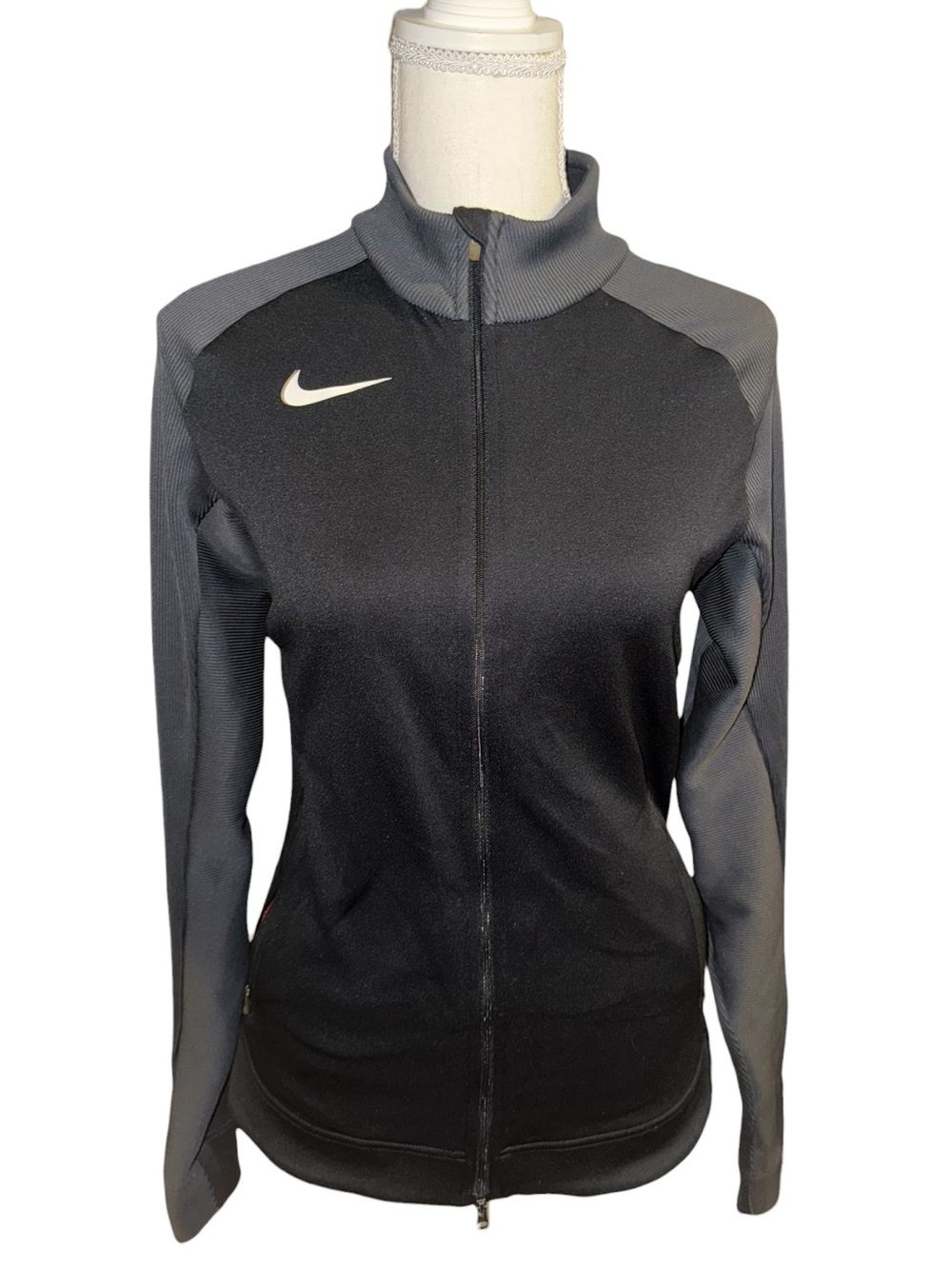 Nike Women’s Black & Gray Full-Zip Training Jacket